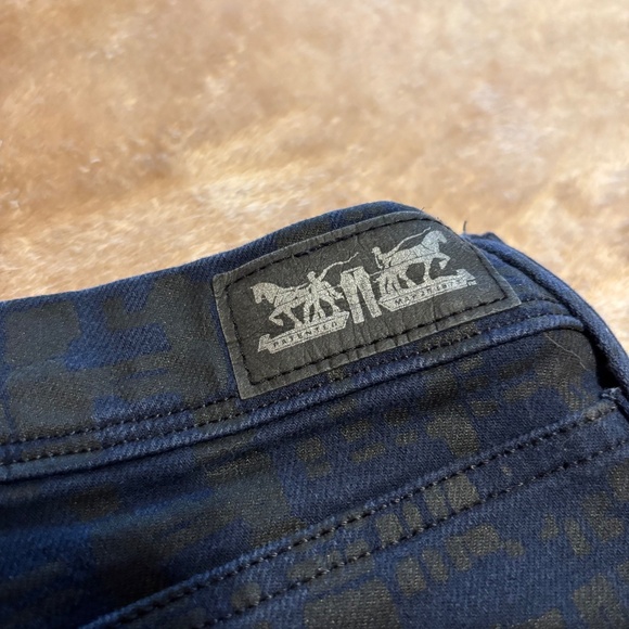 Levi Perfectly Slimming Straight Leg Jeans - Picture 9 of 9